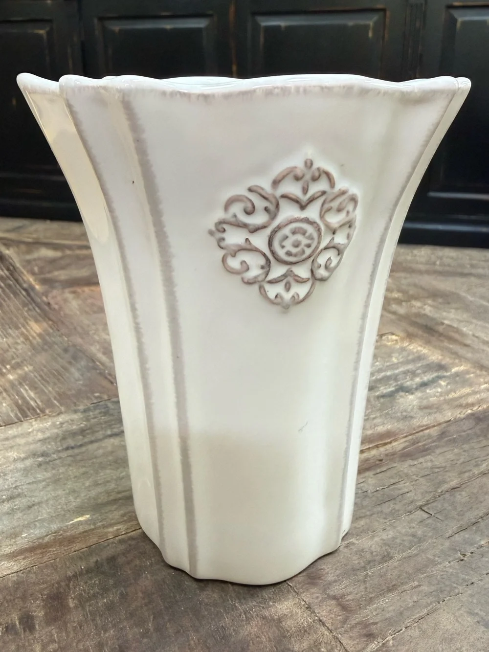 Southern Living At Home White Ceramic Arrange It Easy 5in Vase 40867 (No Insert)